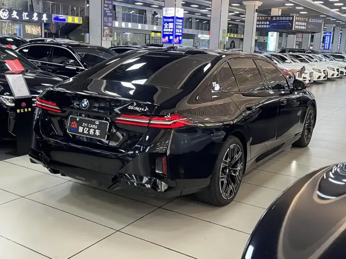 BMW 5 Series 2026 Model 530Li Exclusive Model M Sports Set – фото 6