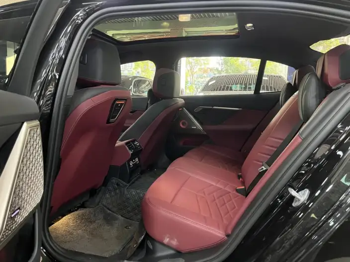 BMW 5 Series 2026 Model 530Li Exclusive Model M Sports Set – фото 9