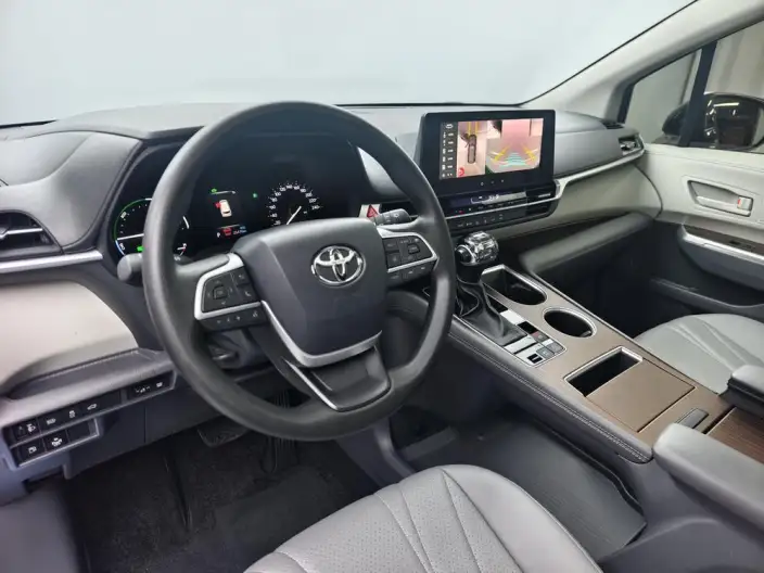 Toyota Sienna 2024 Model Hybrid 2.5L Comfort Edition – фото 8