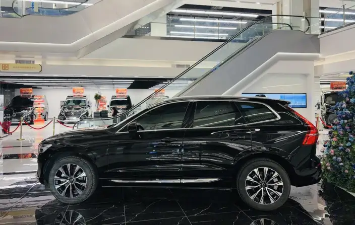 Volvo XC60 2024 Model B5 4WD Smart Range Deluxe Edition – фото 3