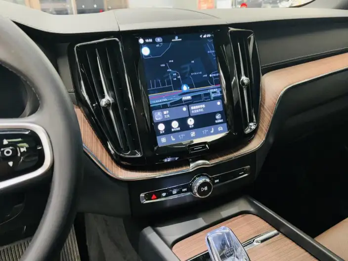Volvo XC60 2024 Model B5 4WD Smart Range Deluxe Edition – фото 8