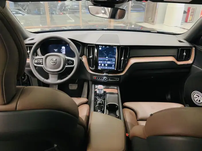 Volvo XC60 2024 Model B5 4WD Smart Range Deluxe Edition – фото 10