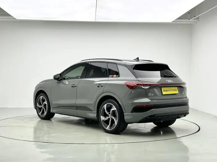 Audi Q4 e-tron 2023 Model 40 e-tron Genesis Night Edition – фото 5