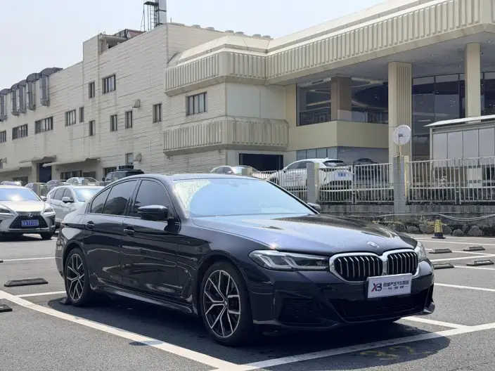 BMW 5 Series Imported 2022 Model Facelift 530i M Sports Set – фото 3
