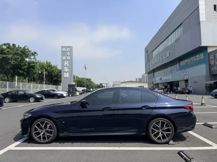 BMW 5 Series Imported 2022 Model Facelift 530i M Sports Set – фото 4