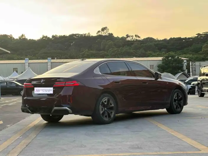 BMW 5 Series 2024 Model 525Li M Sports Set – фото 6