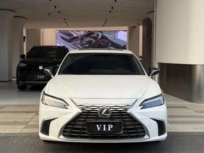 Lexus ES 2025 Model 200 Premium