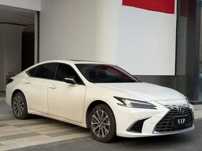 Lexus ES 2025 Model 200 Premium
