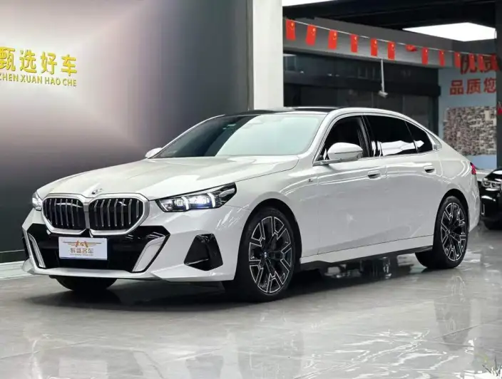 BMW 5 Series 2025 Model 530Li Exclusive Model M Sports Set – фото 1