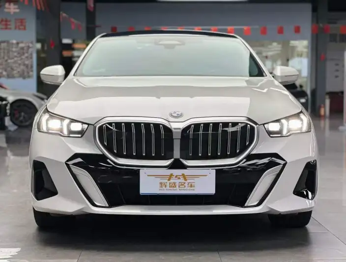 BMW 5 Series 2025 Model 530Li Exclusive Model M Sports Set – фото 2