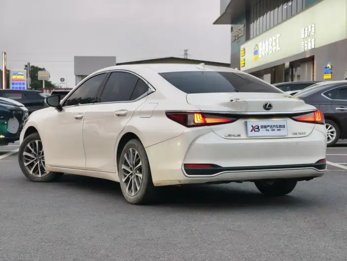 Lexus ES 2022 Model 200 Superior Edition – фото 4