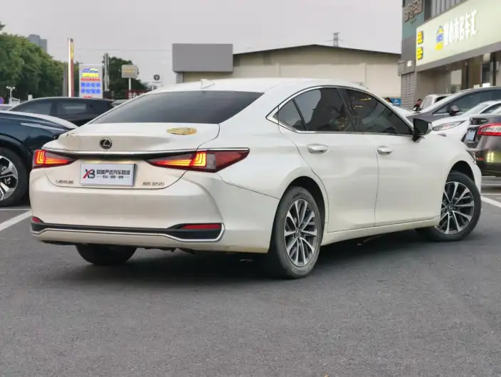 Lexus ES 2022 Model 200 Superior Edition – фото 6