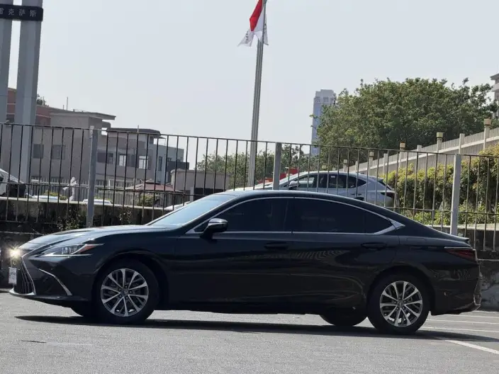 Lexus ES 2021 Model 200 Superior Edition