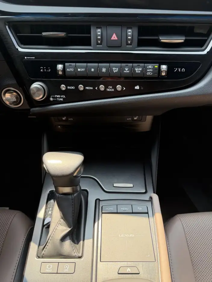 Lexus ES 2021 Model 200 Superior Edition – фото 8