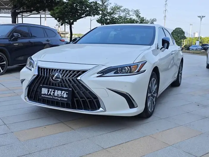 Lexus ES 2022 Model 300h Superior Edition