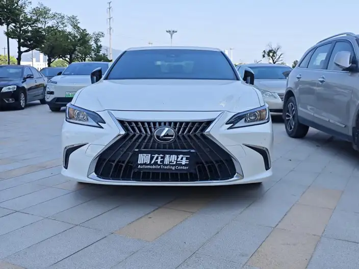 Lexus ES 2022 Model 300h Superior Edition