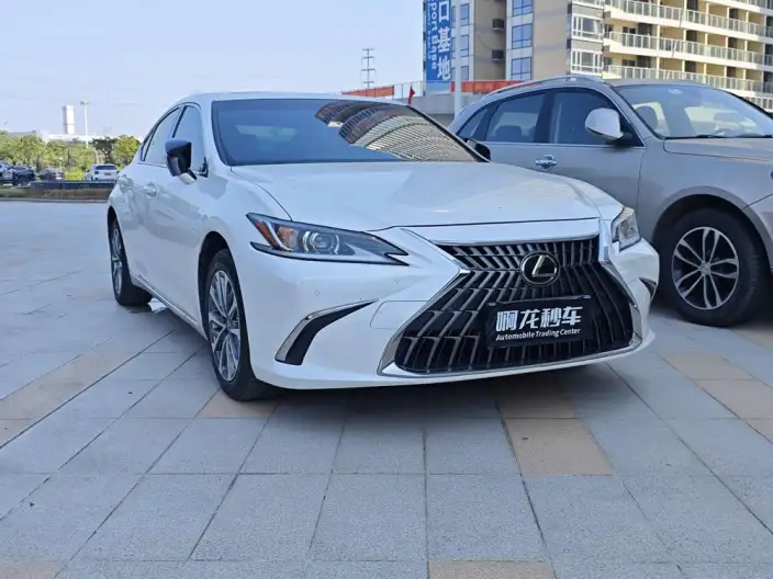 Lexus ES 2022 Model 300h Superior Edition