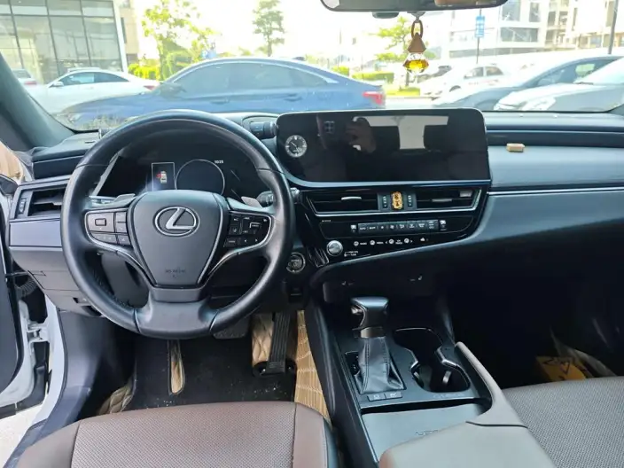 Lexus ES 2022 Model 300h Superior Edition – фото 6
