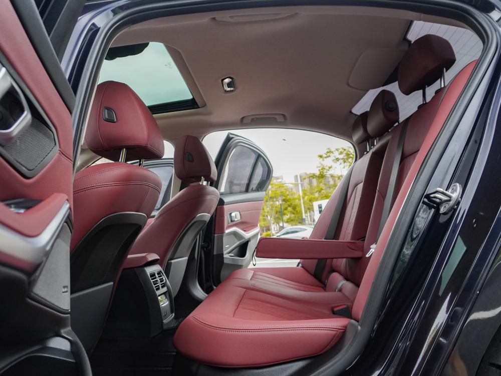 BMW 3 Series 2022 Facelift 325i M Sport Night Black Package – фото 23