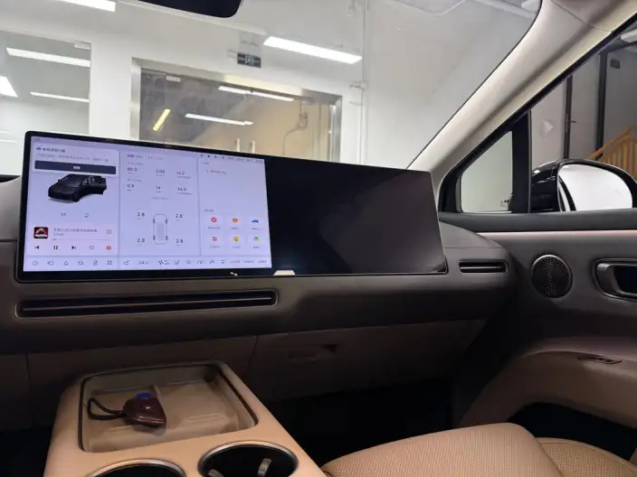 Li Auto i8 2025 Model Standard Edition – фото 8
