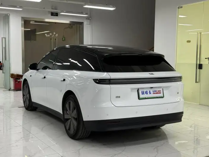 Li Auto i6 2025 Model 2WD Standard Edition