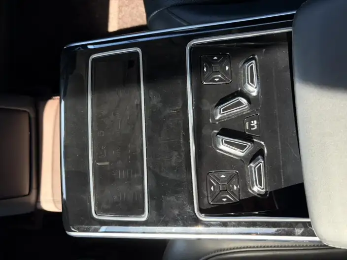 Audi A8 2022 Model A8L 50 TFSI quattro Comfort Model Collector Edition Edition – фото 7