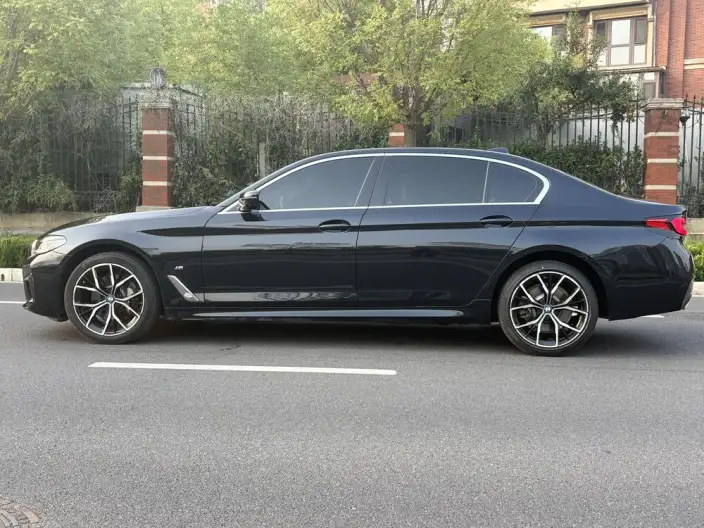 BMW 5 Series 2023 Model 530Li Exclusive Model M Sports Set – фото 4