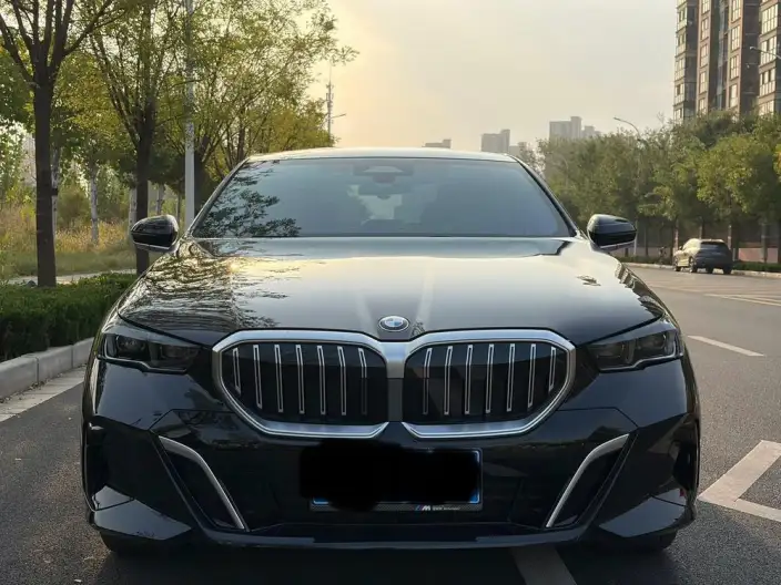 BMW 5 Series 2025 Model 525Li M Sports Set