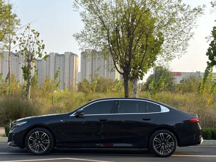 BMW 5 Series 2025 Model 525Li M Sports Set