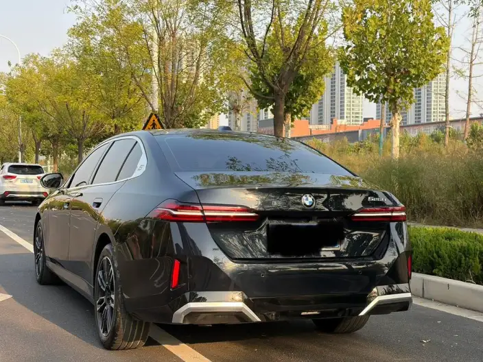BMW 5 Series 2025 Model 525Li M Sports Set – фото 5