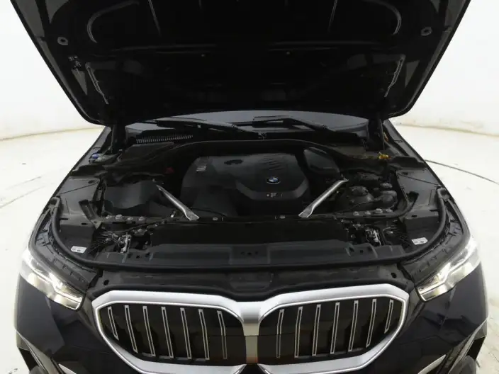 BMW 5 Series 2025 Model 525Li M Sports Set – фото 8