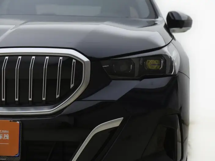 BMW 5 Series 2025 Model 525Li M Sports Set – фото 9