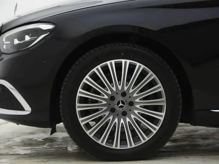 Mercedes-Benz E-Class 2023 Model E 300 L Luxury Model sedan – фото 9