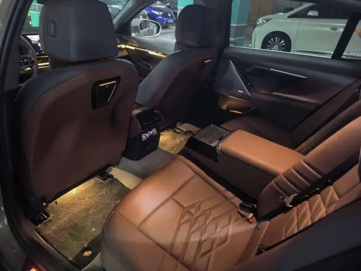 BMW i5 2024 Model eDrive35L Exclusive Model Luxury Set – фото 8