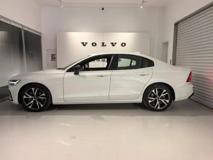 Volvo S60 2026 Model B5 Smart Elegance Sports Edition