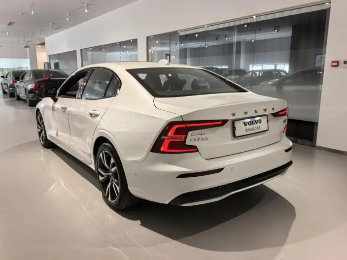 Volvo S60 2026 Model B5 Smart Elegance Sports Edition – фото 5