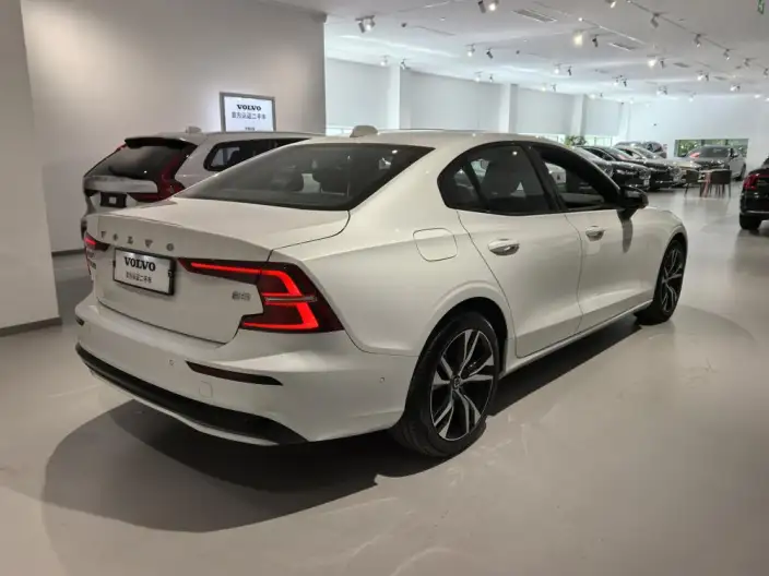 Volvo S60 2026 Model B5 Smart Elegance Sports Edition – фото 7