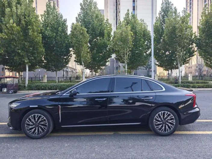 Hongqi H5 2025 Model 2.0T Automatic Flag Enjoy Edition