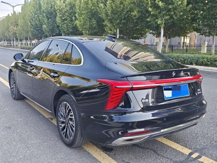Hongqi H5 2025 Model 2.0T Automatic Flag Enjoy Edition