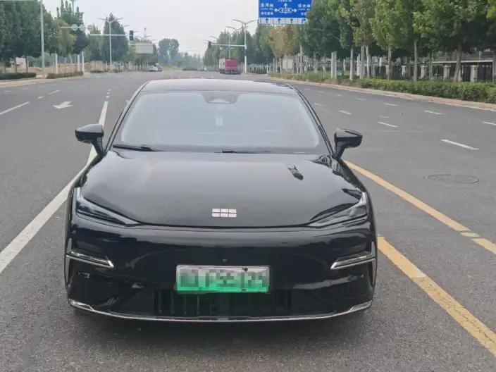 Geely Galaxy E8 PHEV 2025 Model 130km EM-i Exclusive Edition
