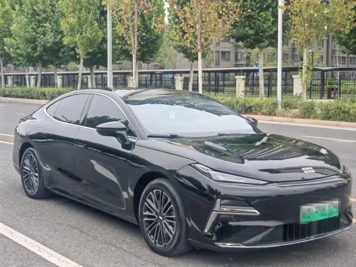 Geely Galaxy E8 PHEV 2025 Model 130km EM-i Exclusive Edition