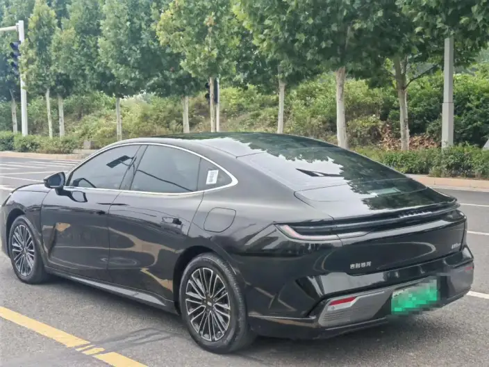 Geely Galaxy E8 PHEV 2025 Model 130km EM-i Exclusive Edition