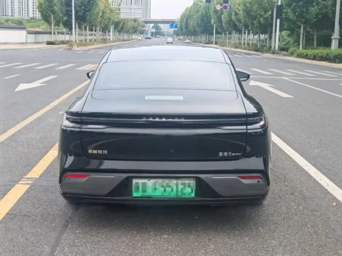 Geely Galaxy E8 PHEV 2025 Model 130km EM-i Exclusive Edition – фото 5