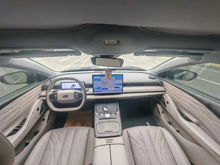 Geely Galaxy E8 PHEV 2025 Model 130km EM-i Exclusive Edition – фото 7
