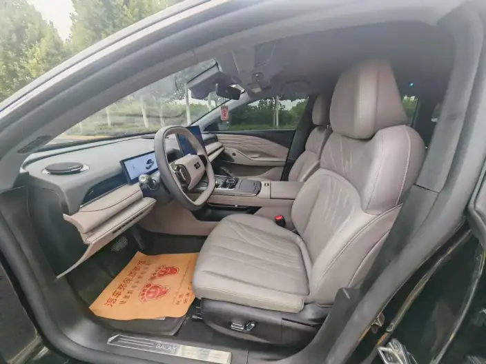 Geely Galaxy E8 PHEV 2025 Model 130km EM-i Exclusive Edition – фото 9