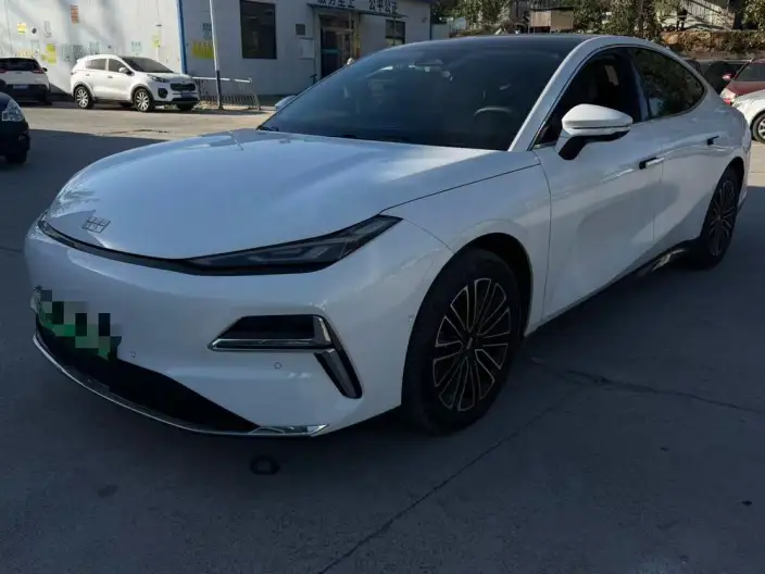 Geely Galaxy E8 PHEV 2025 Model 130km EM-i Exclusive Edition