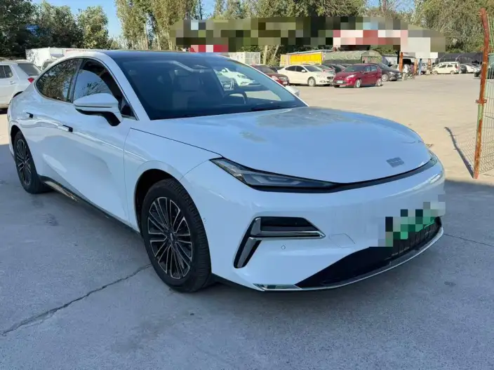Geely Galaxy E8 PHEV 2025 Model 130km EM-i Exclusive Edition