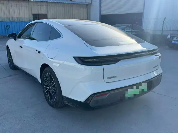 Geely Galaxy E8 PHEV 2025 Model 130km EM-i Exclusive Edition