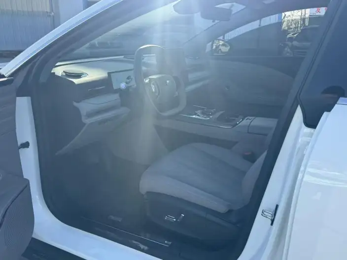Geely Galaxy E8 PHEV 2025 Model 130km EM-i Exclusive Edition – фото 10