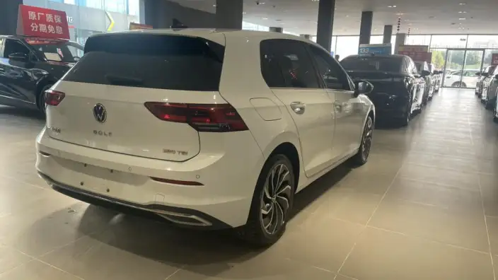 Volkswagen Golf 2023 Model 280TSI DSG Pro – фото 6